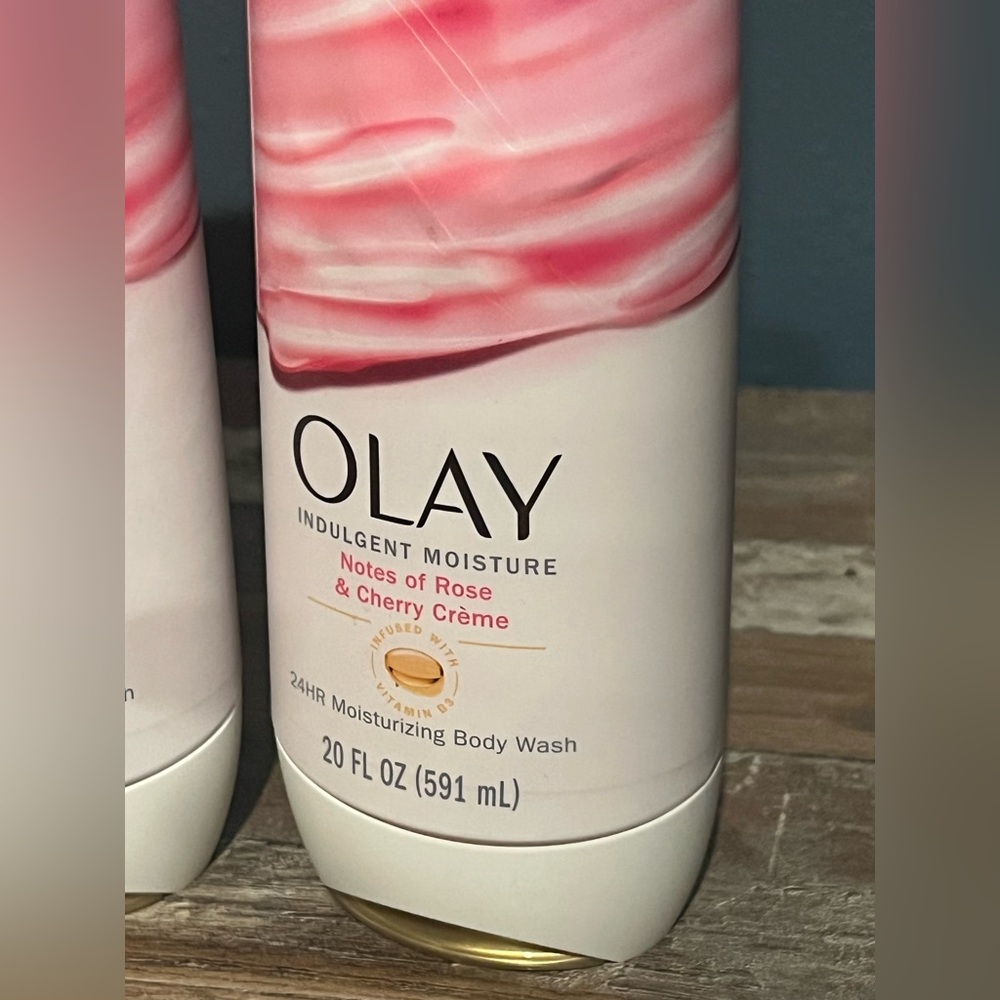 Olay Indulgent Moisture Notes Of Rose & Cherry Crème Women’s X 2 Body Washes New - Picture 2 of 8
